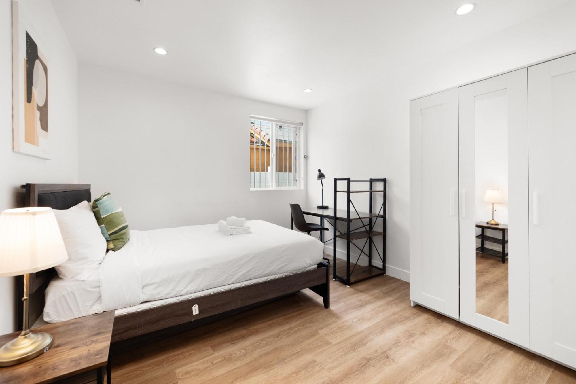 Charming Urban Retreat Near Usc In La- Private Room With Share Living Room With Kitchen Los Angeles Esterno foto