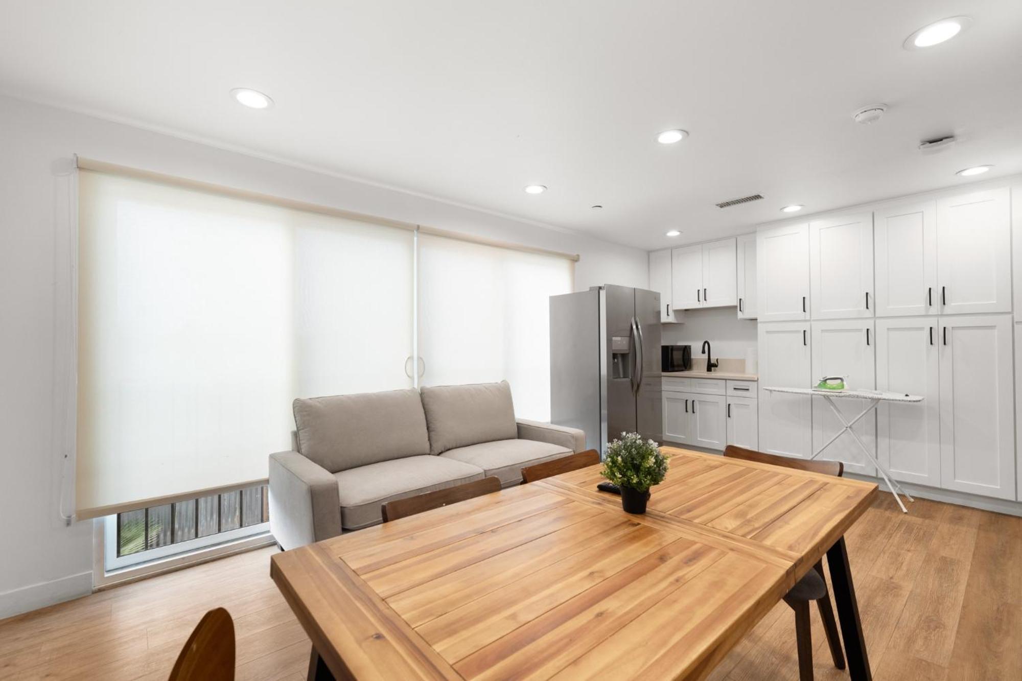 Charming Urban Retreat Near Usc In La- Private Room With Share Living Room With Kitchen Los Angeles Esterno foto