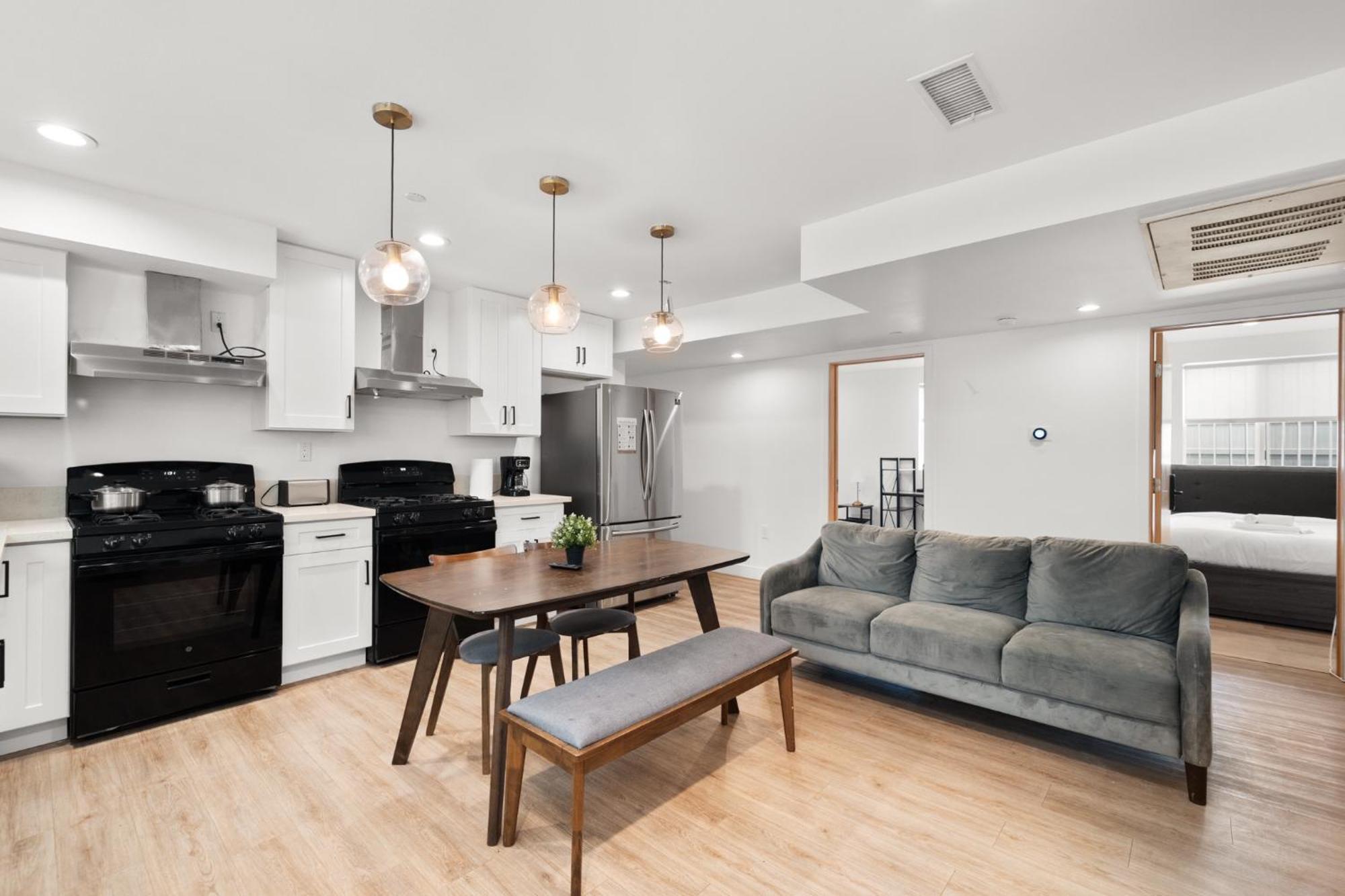 Charming Urban Retreat Near Usc In La- Private Room With Share Living Room With Kitchen Los Angeles Esterno foto