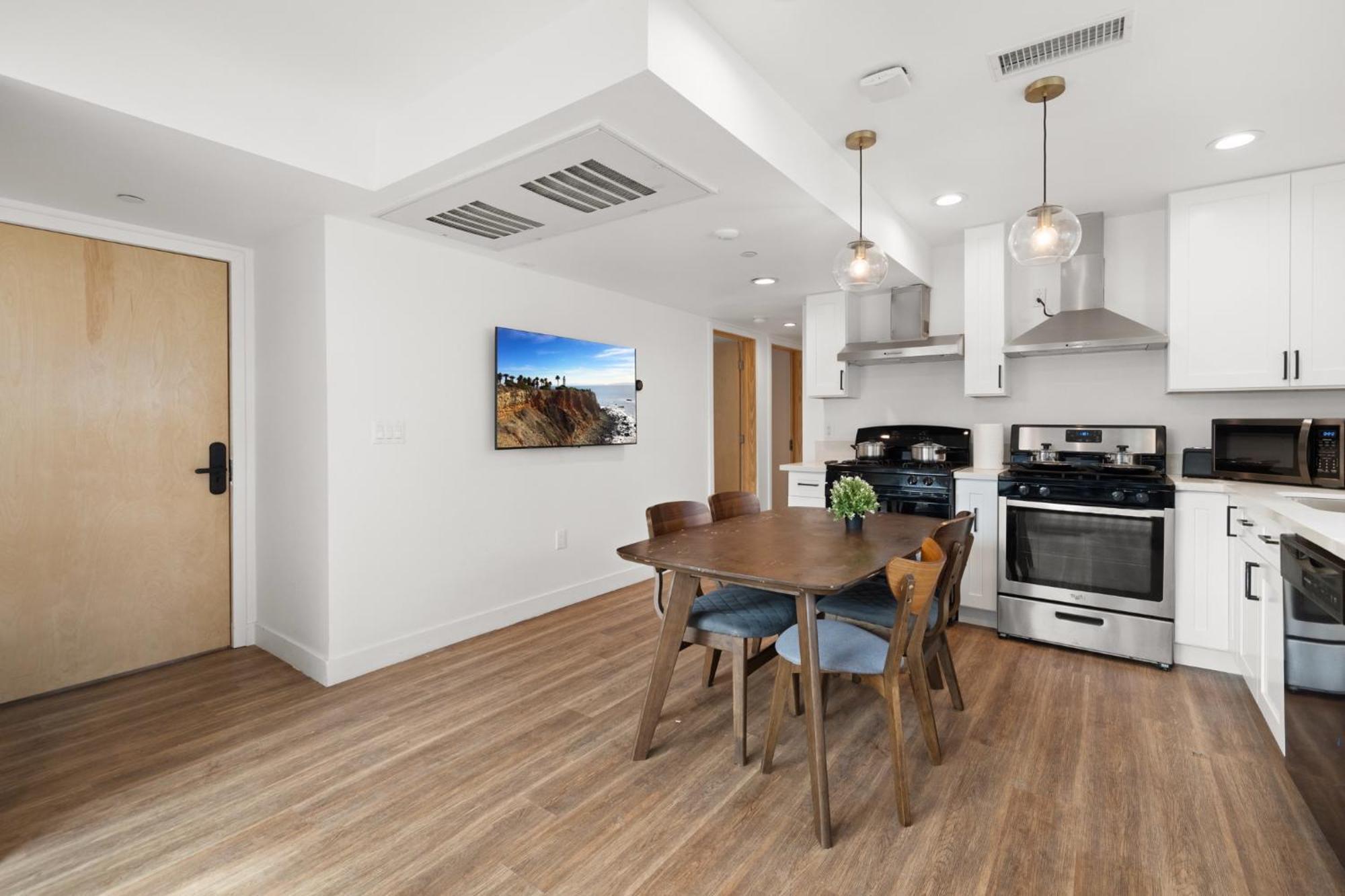 Charming Urban Retreat Near Usc In La- Private Room With Share Living Room With Kitchen Los Angeles Esterno foto
