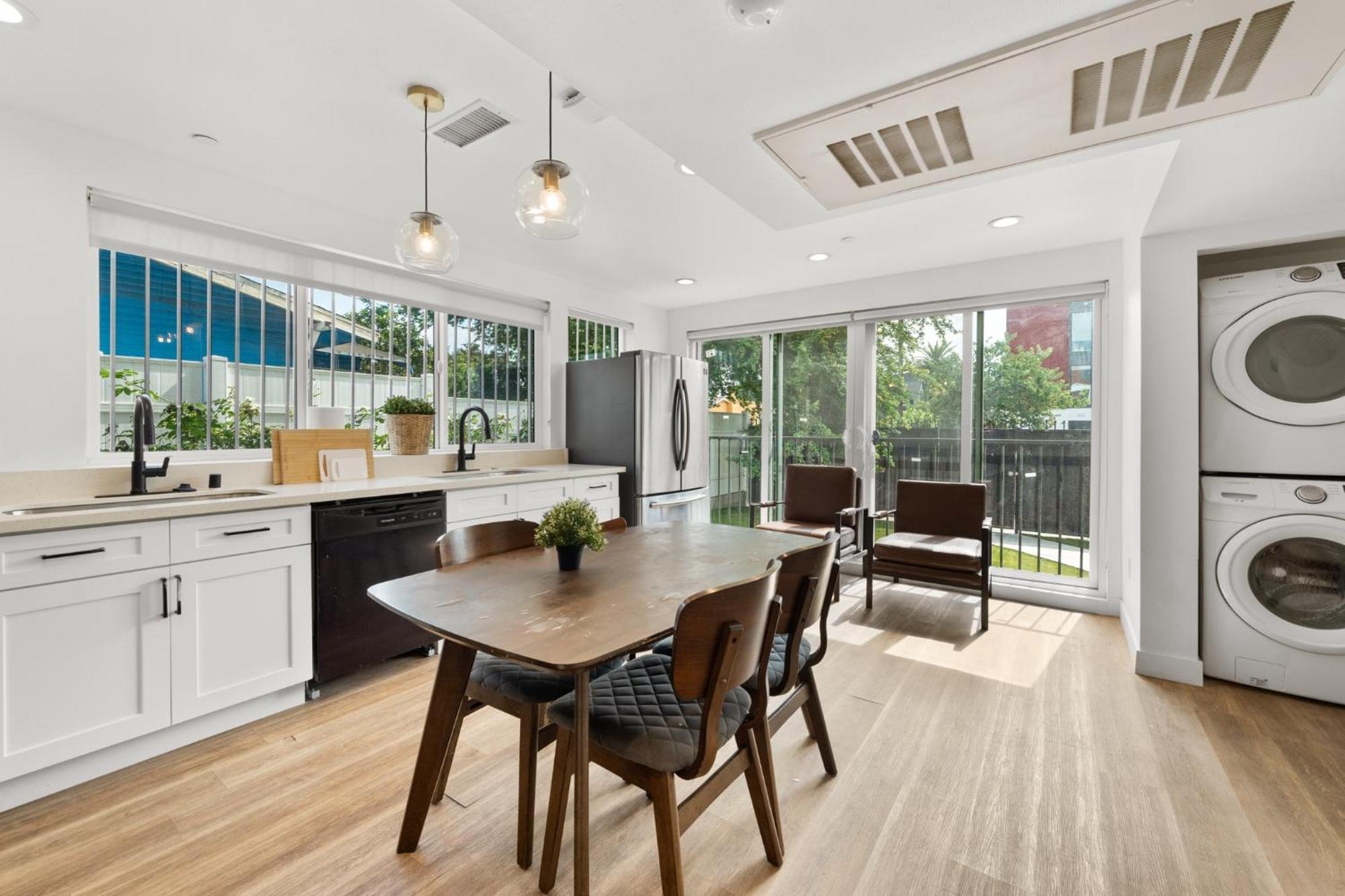 Charming Urban Retreat Near Usc In La- Private Room With Share Living Room With Kitchen Los Angeles Esterno foto